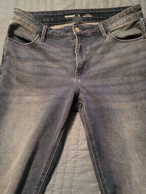 Old Navy Jean's size 10 Inseam 32 Mid Rise Wow Boot-Cut